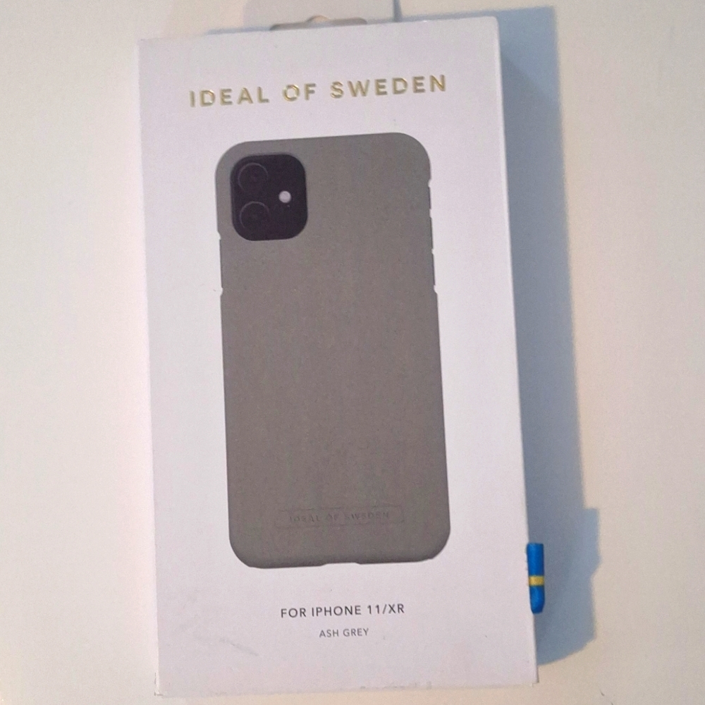 IDeal Of Sweden Silicone Case for iPhone 11/XR with Side Detail for Extra Grip
